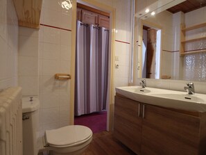 Hair dryer, towels - Studio with Wi-Fi and pets welcome in Val-d'Isère (Val-d'Isère)