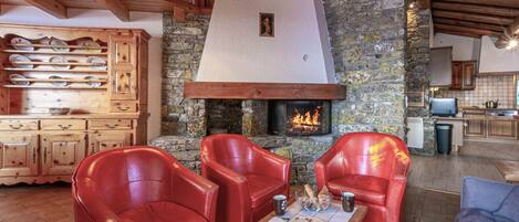 TV, fireplace
