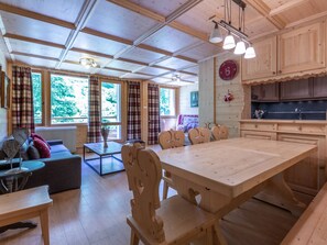 Interior - Spacious High-Standard Apartment with WiFi, Parking, South-Facing Balcony Near Slopes (Val-d'Isère)