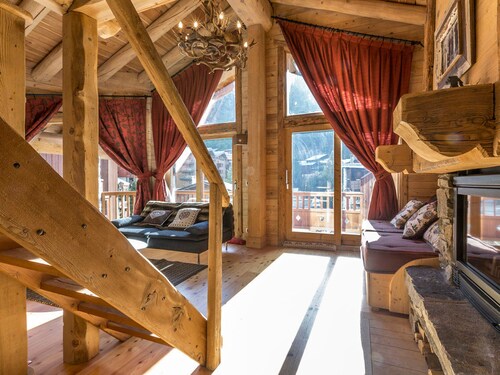 Charming Top-Floor Apartment with Fireplace in Cozy Residence, Val-d'Isère