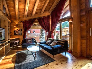 TV, fireplace - Charming Top-Floor Apartment with Fireplace in Cozy Residence, Val-d'Isère (Val-d'Isère)