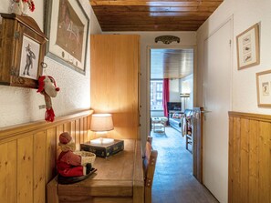 Interior - Charming Apartment with South-Facing Balcony in Heart of Resort, Near Ski Slopes (Val-d'Isère)