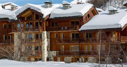 3-room apartment with terrace, fireplace, parking, and WiFi in Val-d'Isère