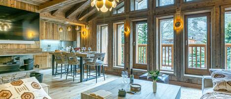 TV, fireplace, stereo