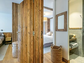 3 bedrooms, free WiFi, bed sheets