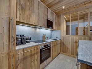 Refrigerador, microondas, horno y lavavajillas 