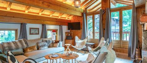 TV, fireplace, stereo