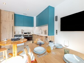 Fridge, microwave, stovetop, dishwasher - Renovated studio with wifi, 2/4 pax, Val-d'Isère (Val-d'Isère)