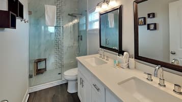 House (3 Bedrooms) | Property amenity