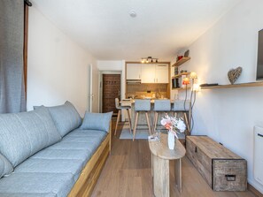 Living area - Renovated ski-in/ski-out apartment with parking and wifi in Val-d'Isère (Val-d'Isère)