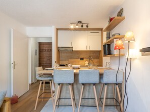 Dining - Renovated ski-in/ski-out apartment with parking and wifi in Val-d'Isère (Val-d'Isère)