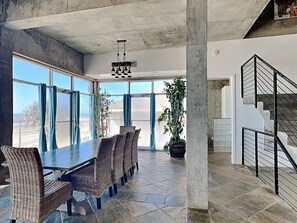 獨棟房屋, 多張床, 廚房, 海灘景觀 (An Oceanfront Experience) | 用餐區