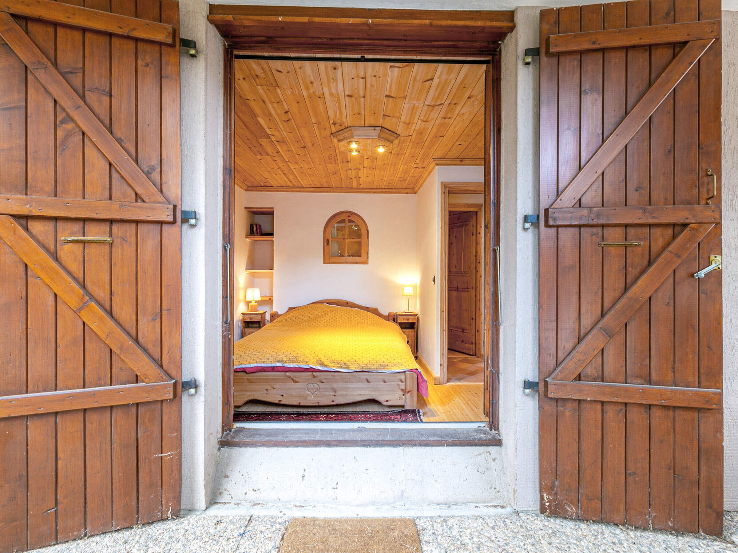 2 bedrooms, bed sheets