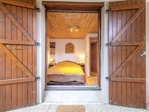 2 bedrooms, bed sheets