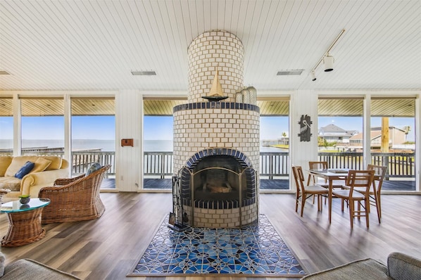 Casa, varias camas, cocina (Bayfront Retreat) | Interior