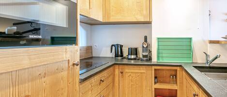 Kühlschrank, Mikrowelle, Geschirrspüler