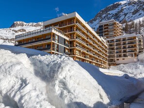 Exterior - Charming 3-Room Apartment with WiFi, Ski Shuttle Access, Mountain Views (Val-d'Isère)