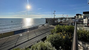 Property grounds - Beachfront Duplex with Terrace and Direct Beach Access (Saint-Pair-sur-Mer)