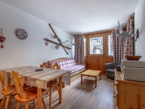 TV - Apartment with wifi and parking, ski-in/ski-out, pets allowed at Val-d'Isère (Val-d'Isère)