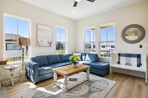 House, Multiple Beds, Kitchen, Partial Ocean View (Wave ‘N Sea) | Interior