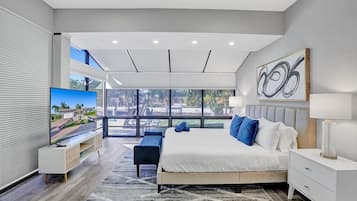 6 bedrooms, iron/ironing board, WiFi, bed sheets