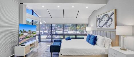 6 bedrooms, iron/ironing board, WiFi, bed sheets