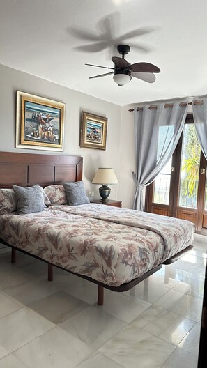 3 Schlafzimmer, Zimmersafe, Schreibtisch, Bügeleisen/Bügelbrett