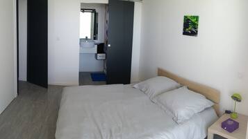 3 slaapkamers, een strijkplank/strijkijzer, wifi