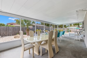 House, Multiple Beds, Patio, Pool View (Relax Inn) | Dining