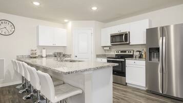 House, Multiple Beds, Patio, Garden View | Private kitchen | Fridge, microwave, oven, stovetop