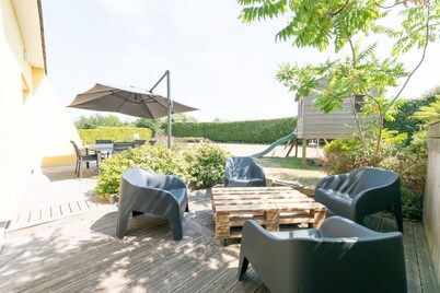 Charming 10-person gîte with SPA, 700 metres from the beach!