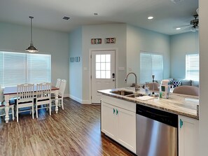 House (3 Bedrooms) | Property amenity - Barnacle House by Miss Kitty’s (Rockport)