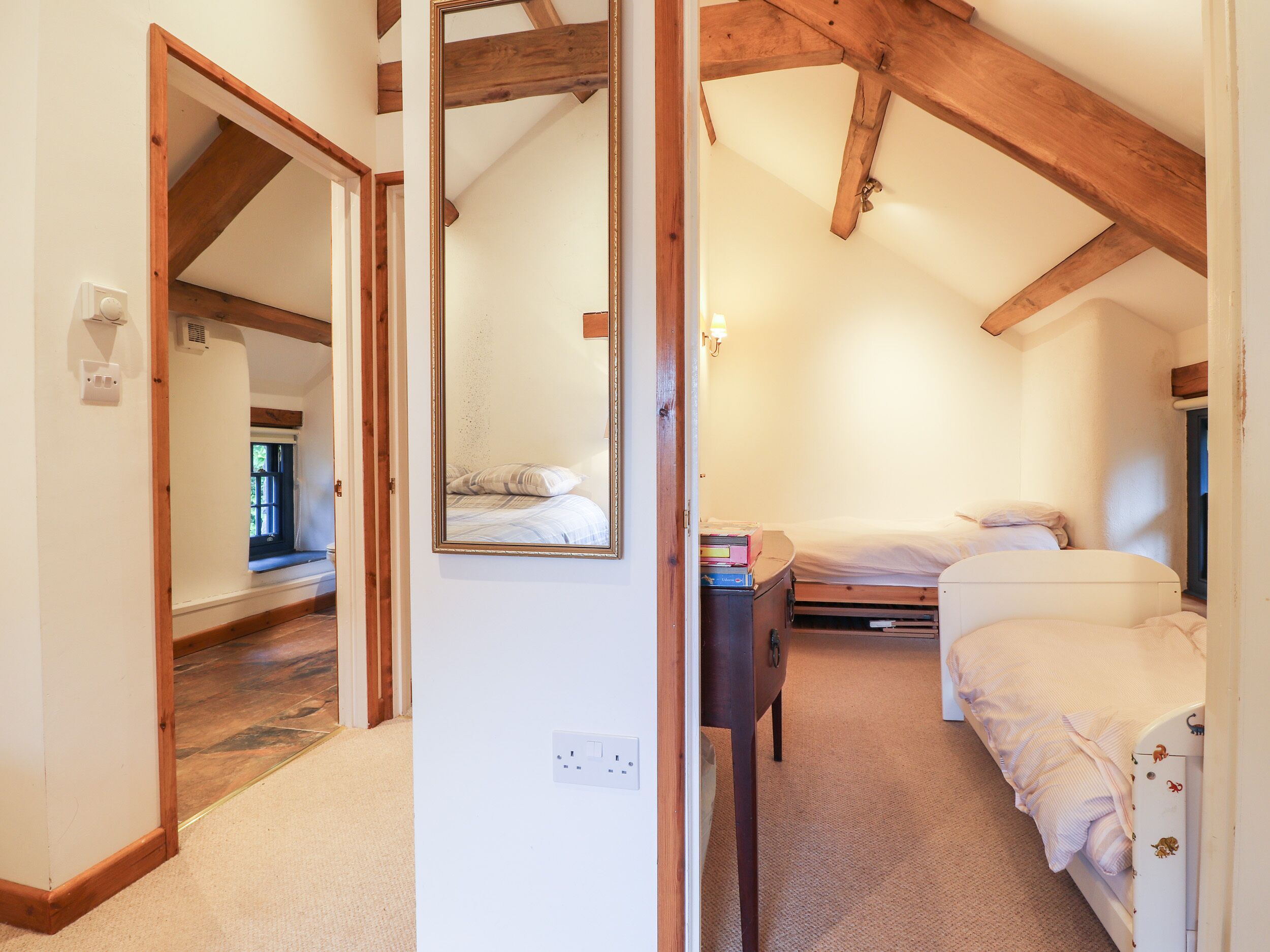 4 bedrooms, individually decorated, individually furnished, free WiFi