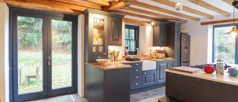 冰箱、洗碗机、电热水壶、烤面包机