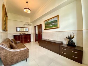 Comfort Triple Room | Living area
