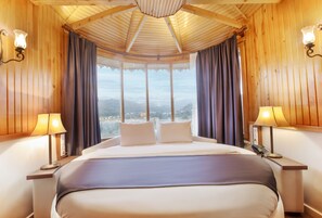 Quarto casal exclusivo, 1 cama Queen | Frigobar, Wi-Fi de cortesia, roupa de cama