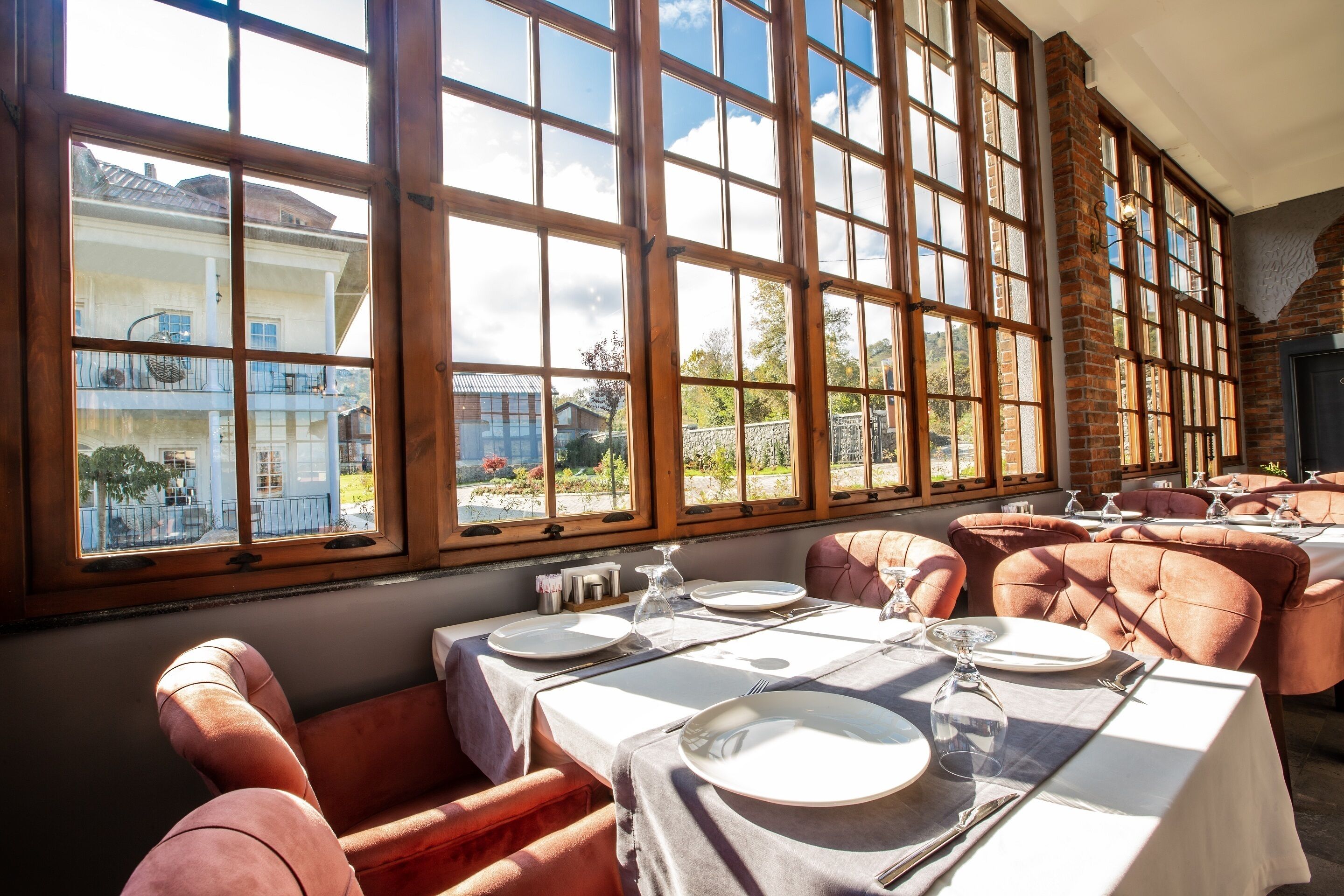 Frühstück, Mittagessen, Abendessen, Blick auf den Garten 