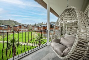 华丽双人房, 1 张大床 | 露台