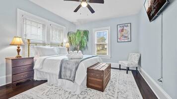 3 bedrooms, in-room safe, desk, iron/ironing board