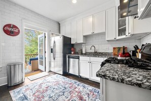 Fridge, microwave, oven, stovetop - Historic Retreat in Lake Claire (Atlanta)