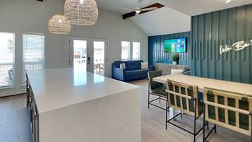 House, Multiple Beds, Patio | Private kitchen | Fridge, microwave, oven, stovetop