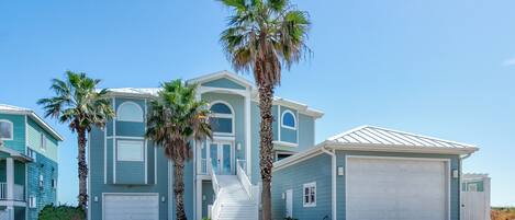 House (5 Bedrooms) | Exterior