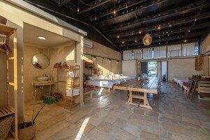 Decoración personalizada, muebles diferentes y escritorio 