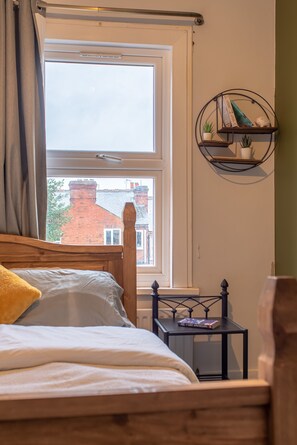 4 bedrooms, WiFi - Lux 5 bed house (Reading)