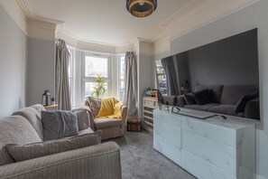 Interior - 4 Bedroom, Reading, 5 beds, Contractor stays (Reading)