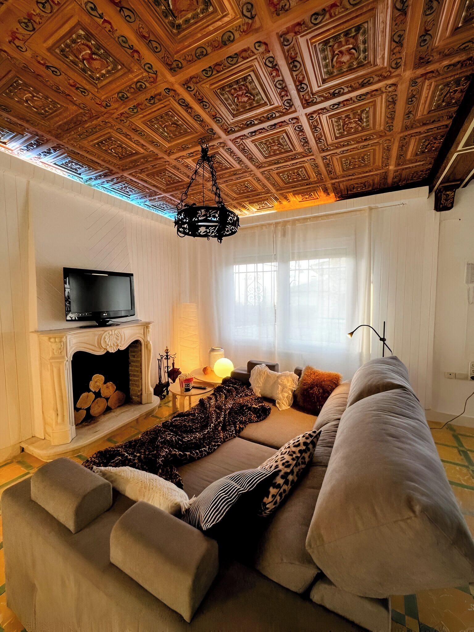 Smart-TV, Kamin, Videospiele, DVD-Player