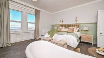 8 chambres, bureau, fer et planche Ă repasser, lit parapluie