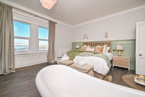 8 عدّة غرف نوم ومكتب ومكواة/لوح كي وسرير سفر