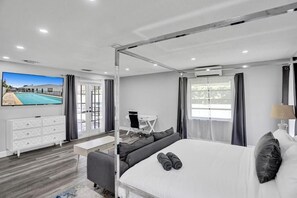 7 bedrooms, WiFi, bed sheets