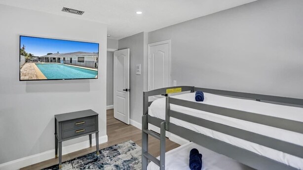 7 bedrooms, iron/ironing board, travel crib, WiFi - 7BR w/ Heated Pool Jacuzzi, Theatre (Pompano Beach)